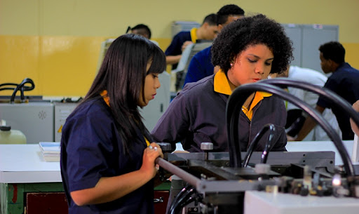 Qué requisitos se debe presentar para la formación dual